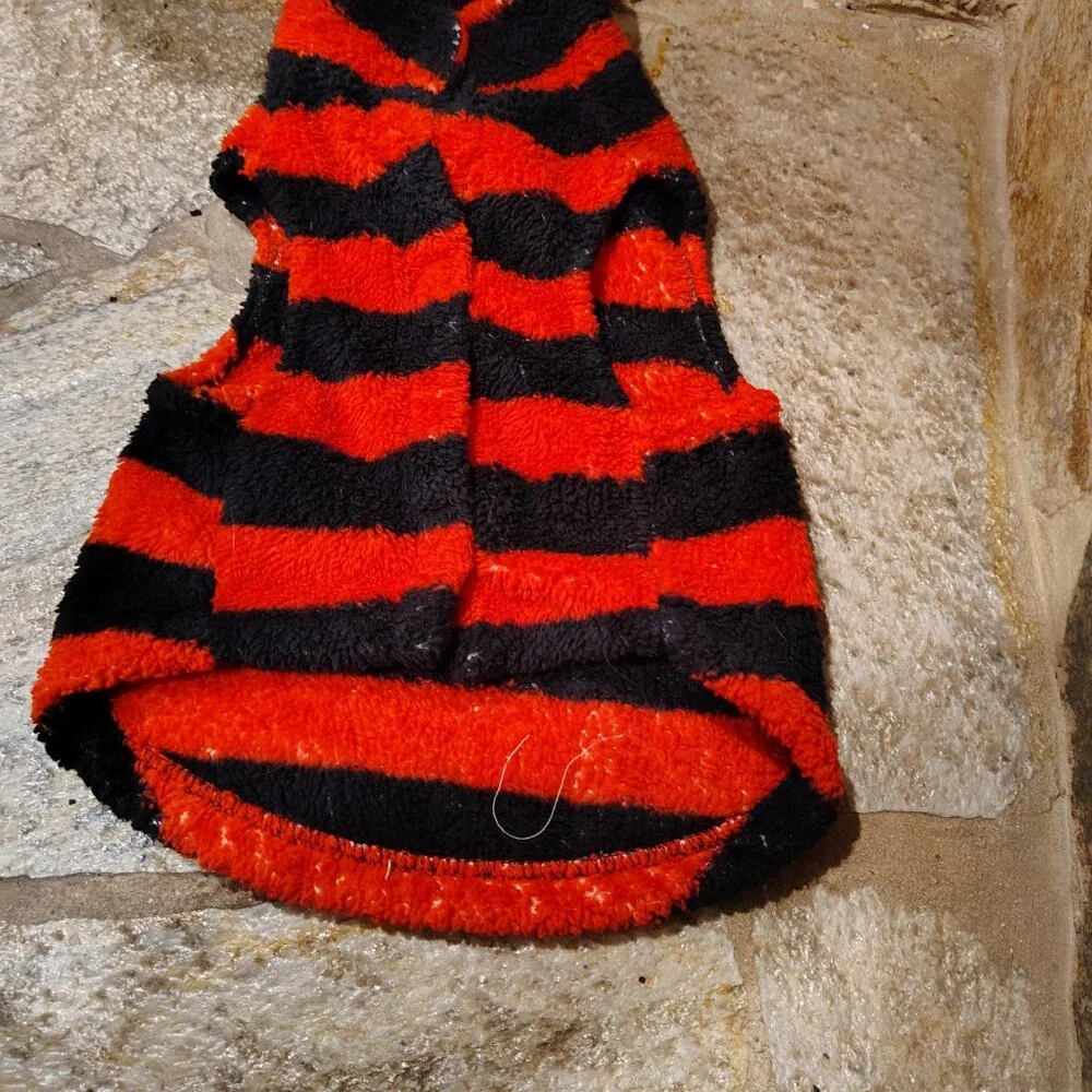 Striped Skull and Crossbones Pet Sweater Size Large Polyester Dog Cat Red Black